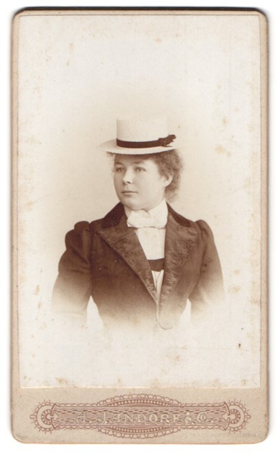 Photograph A. Jandorf & Co., Berlin, Leipzigerstr. 64, portrait young lady with