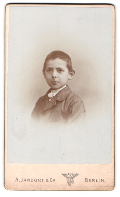 Photograph A. Jandorf & Co., Berlin, Spittelmarkt 16/17, portrait of a boy