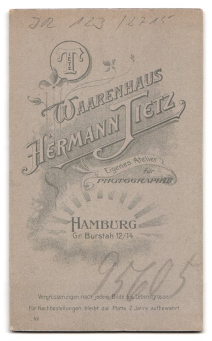 Photograph Hermann Tietz, Hamburg, size Burstah 12/14, young guard soldier with B