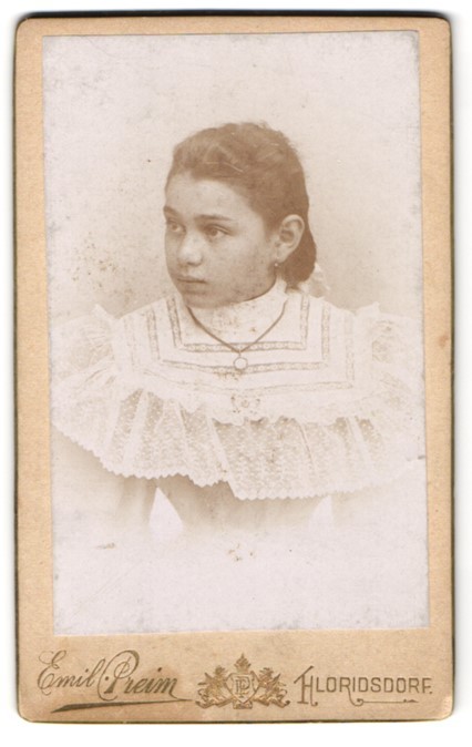 Photograph Emil Preim, Floridsdorf, Pragerstraße 17, portrait of a girl in