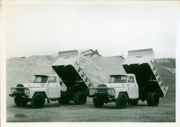 Photo Two Trucks, Tipper, SADE, ALM TPK – 10931386