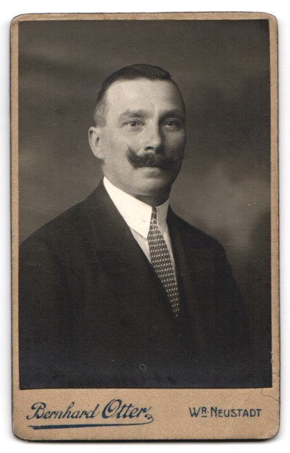 Photograph Bernhard Otter, Wr. Neustadt, Bahngasse 44, monogram by photographer