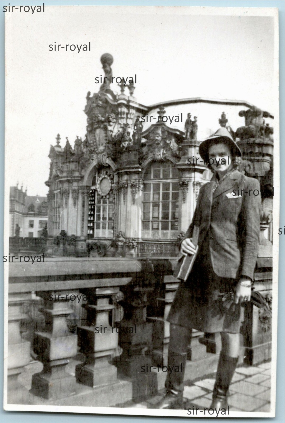 Dresden-pretty woman at kennel-photo 6x9cm