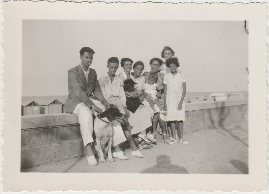9234. Photograph era group people dog dog – Senigallia August 1, 1934 – 9×7