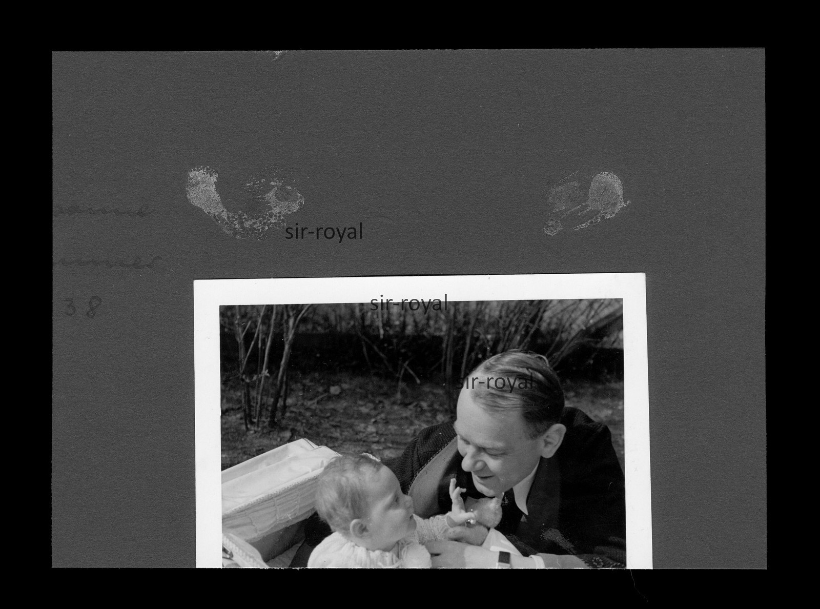 Detmold Easter 1937 – Girl looking for Easter eggs – 1930s – Photo 16x12cm