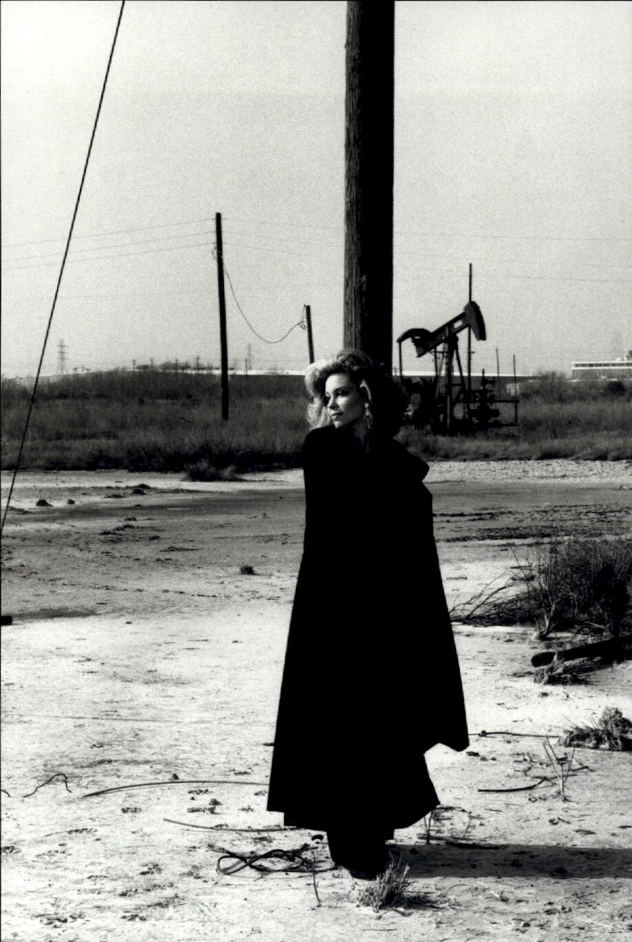 1987 Helmut Newton Lynn Watt In Houston Oilfield Portrait Art Photo Gravure