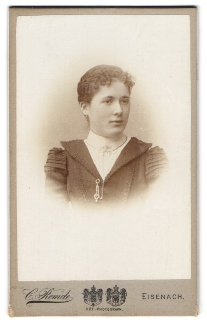Photograph Carl Remde, Eisenach, Frauenberg 29, young lady with tied back