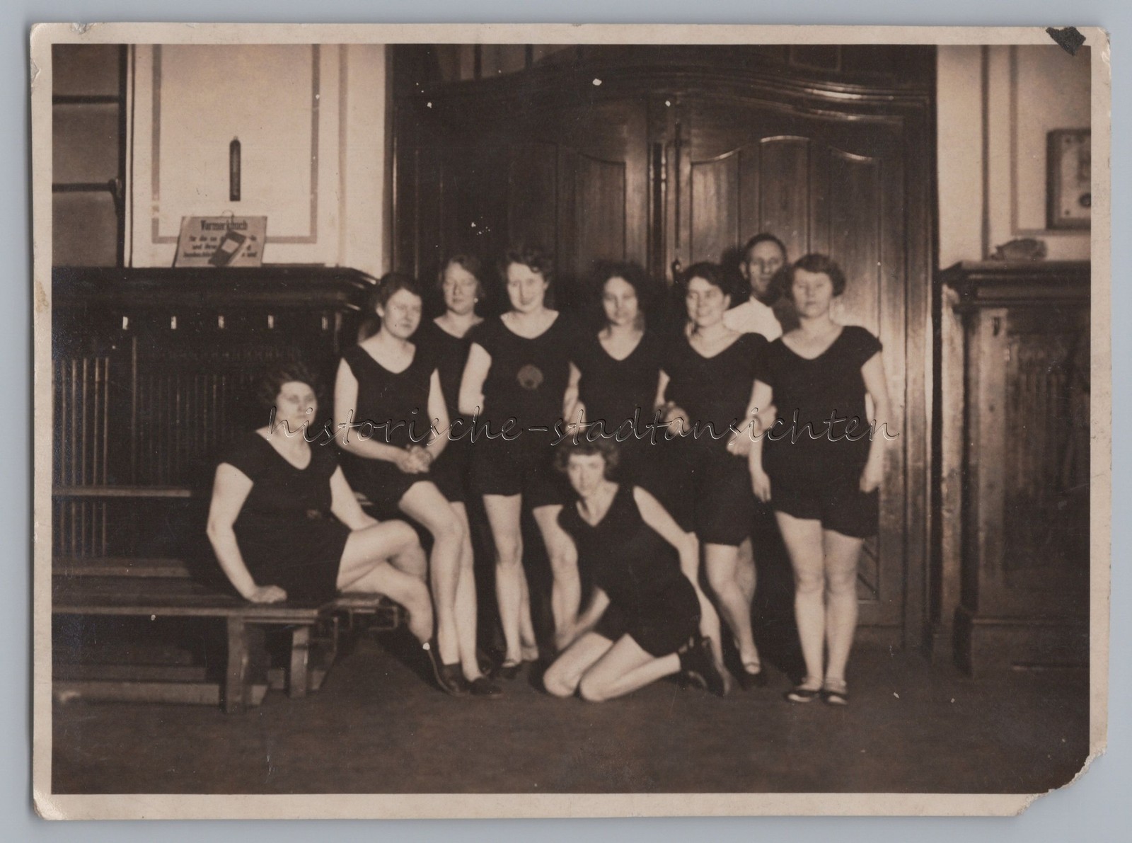 Women Gymnastics Group Note Book – Vintage Photo 1920s 1930s