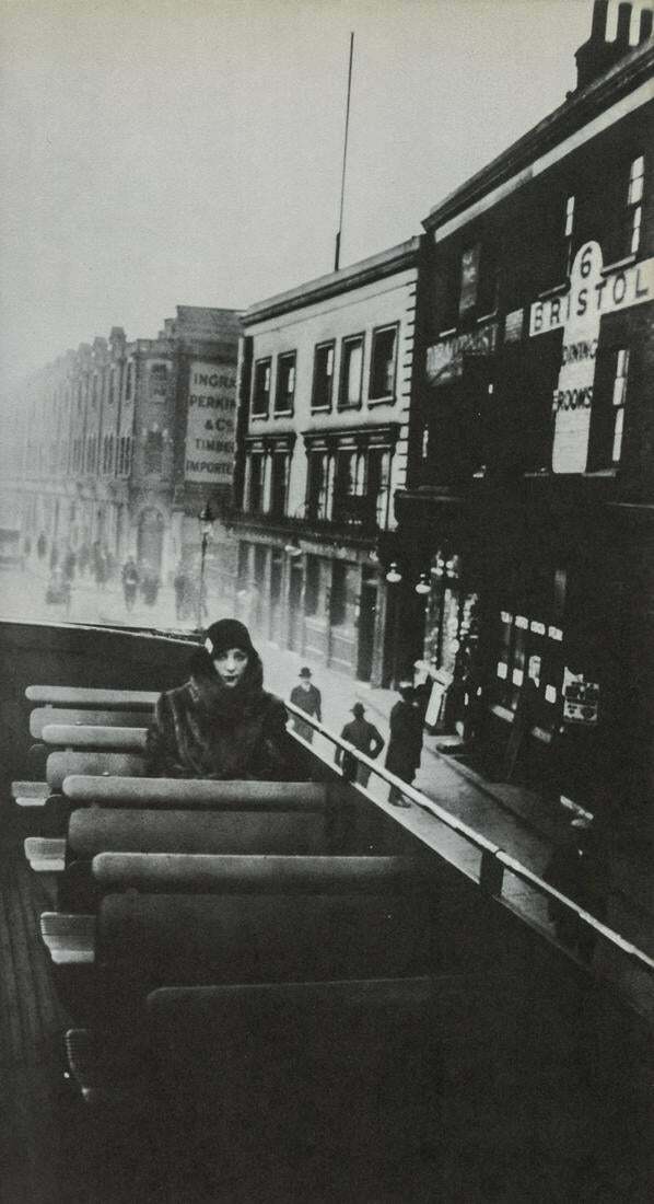 JACQUES HENRI LARTIGUE – Bibi in London – Photo Litho