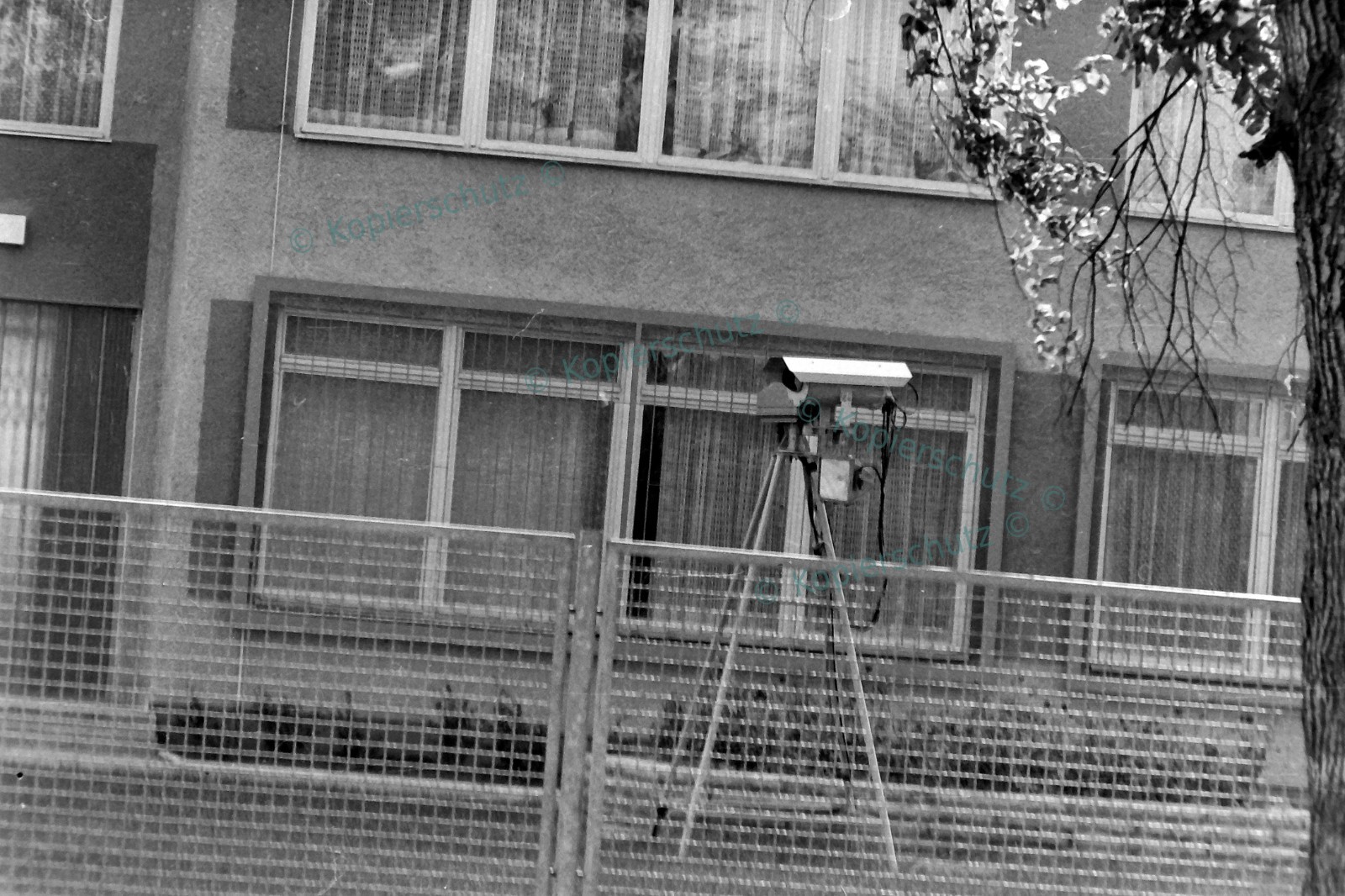 Photo 10×15 cm GDR Bernau Jahnstr. KD The Stasi Building Camera Entrance Circa 1982