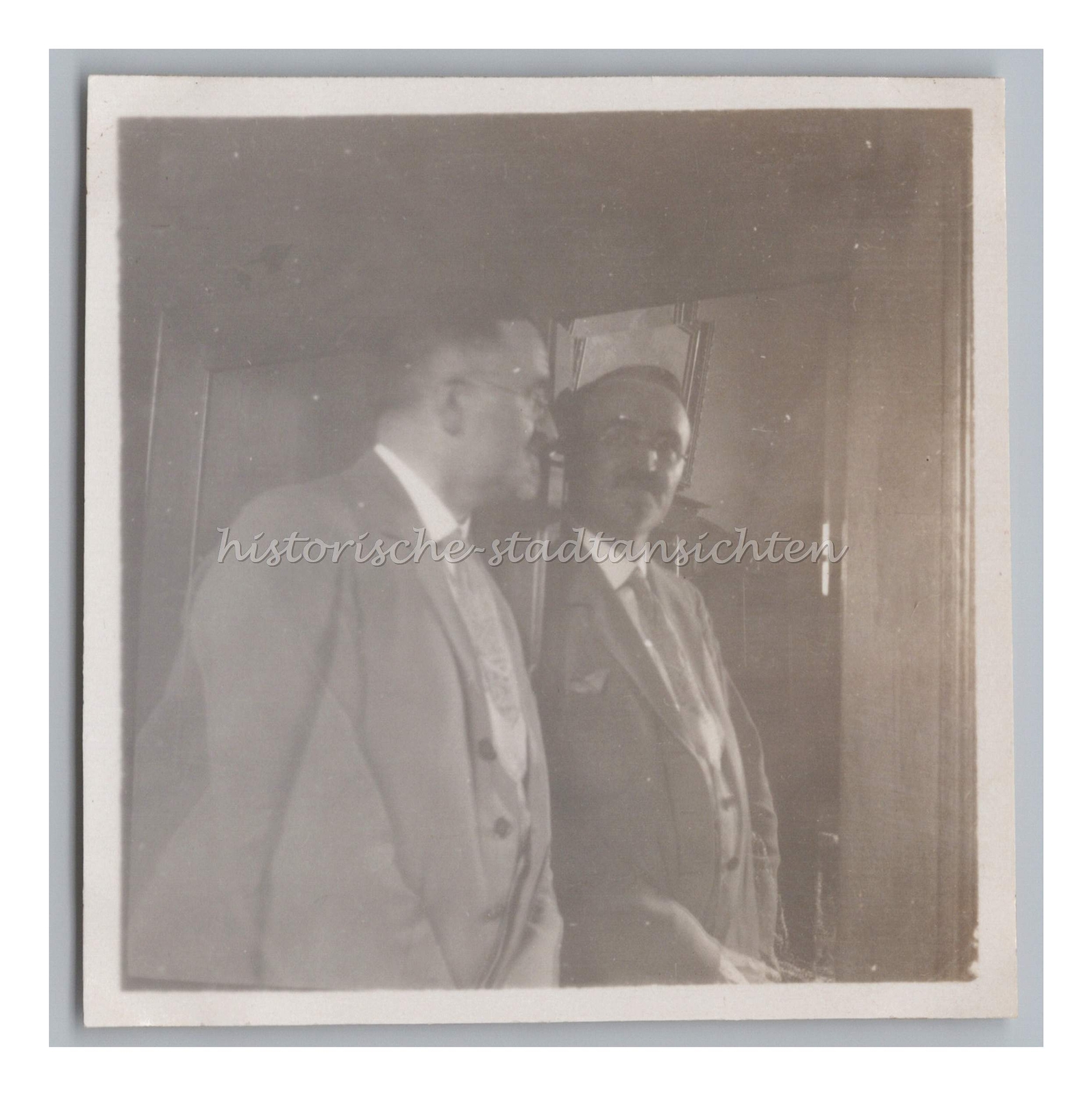 Mirror Image of Mann 1927 – Old Photo 1920s