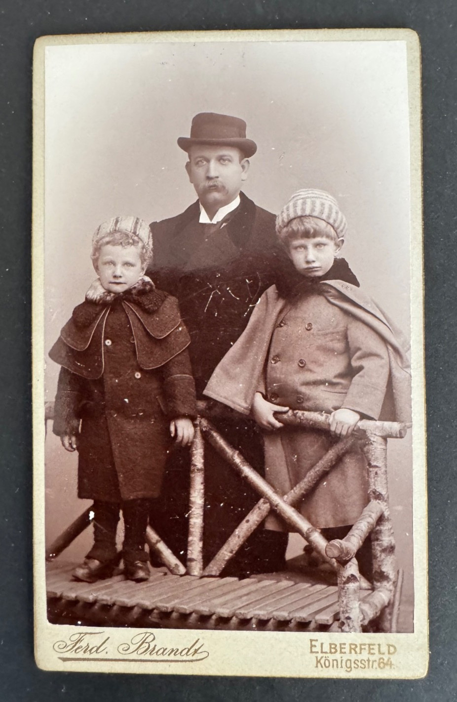 CdV photo family Haarhaus father with 2 sons Elberfeld around 1895 (b2027)