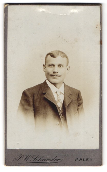 Photograph P.W. Schneider, Aalen, Bahnhofstr. 37, Portrait of a Man in Suit