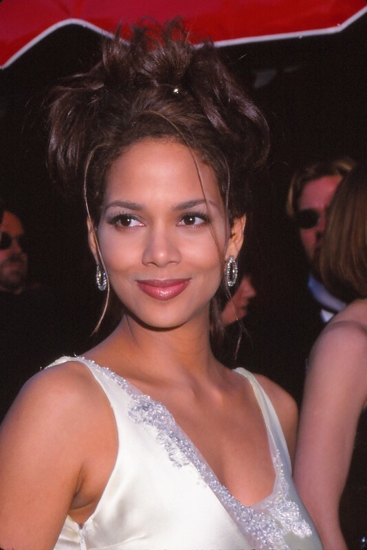 Slide Halle Berry Celebrity Photo Agency 1998 KB Format Photographer P5-8-3-1