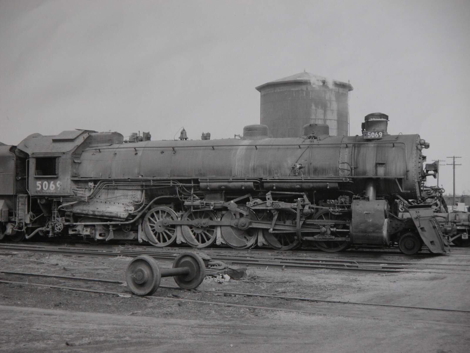 Union Pacific Steam Locomotive Engine 5069 8×10 Photograph Vtg 50s Railway Stop