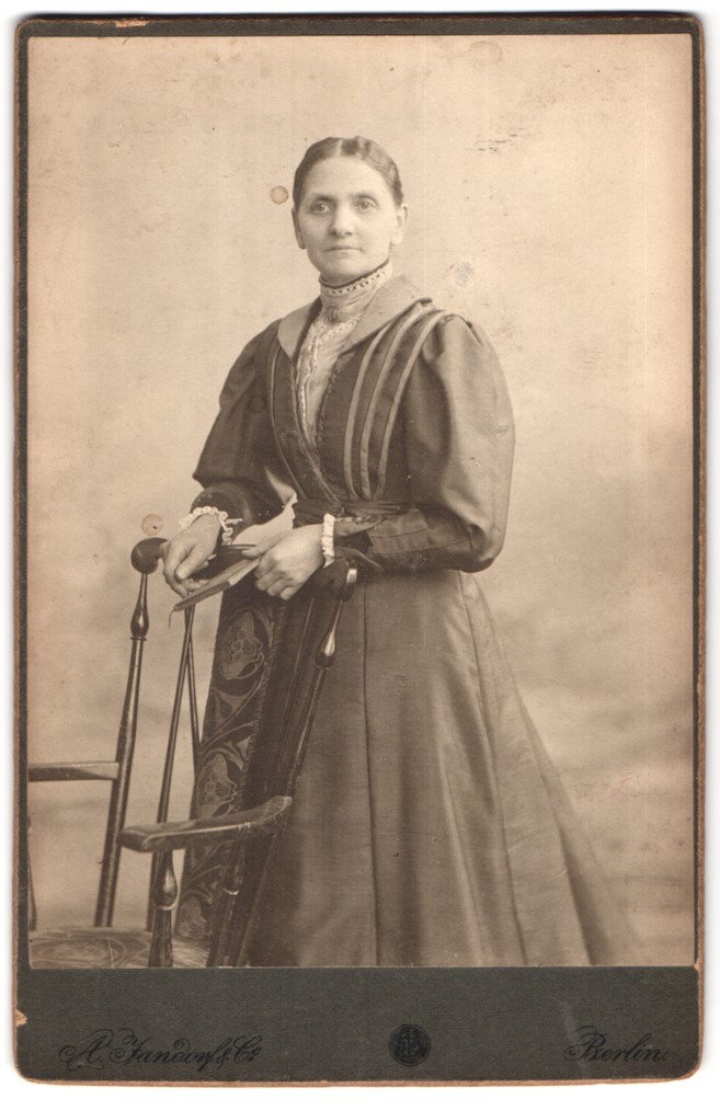 Photograph A. Jandorf & Co., Berlin-N, Brunnen-Strasse 19-21, portrait Bürgerli