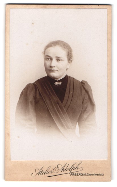 Photograph Alphons Adolph, Passau, small parade ground, portrait of a young woman