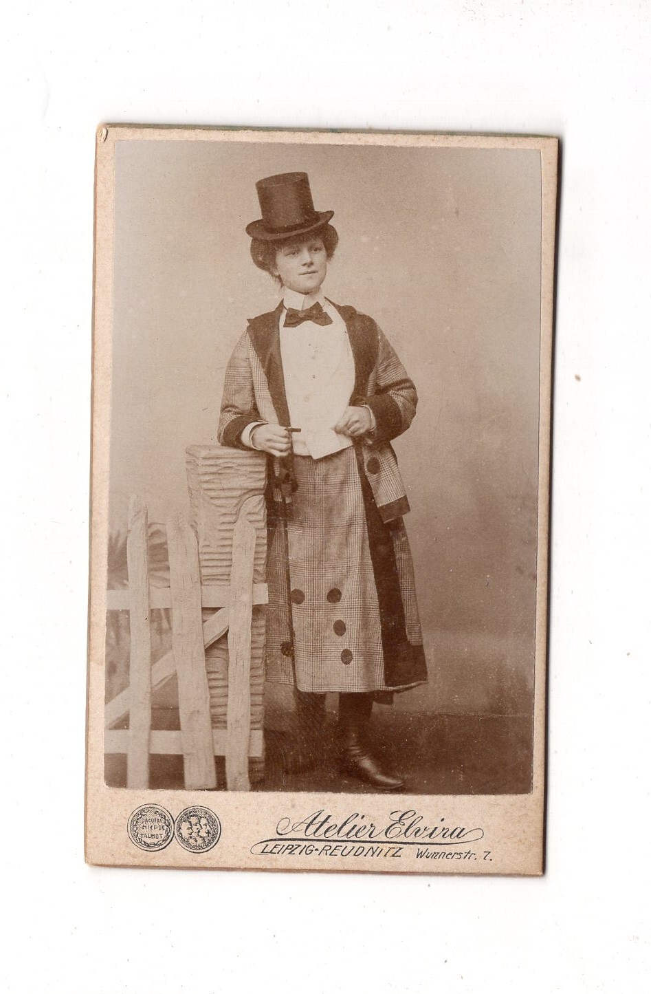 CDV Photo Fine Lady in Beautiful Costume – Leipzig-Reudnitz 1890s