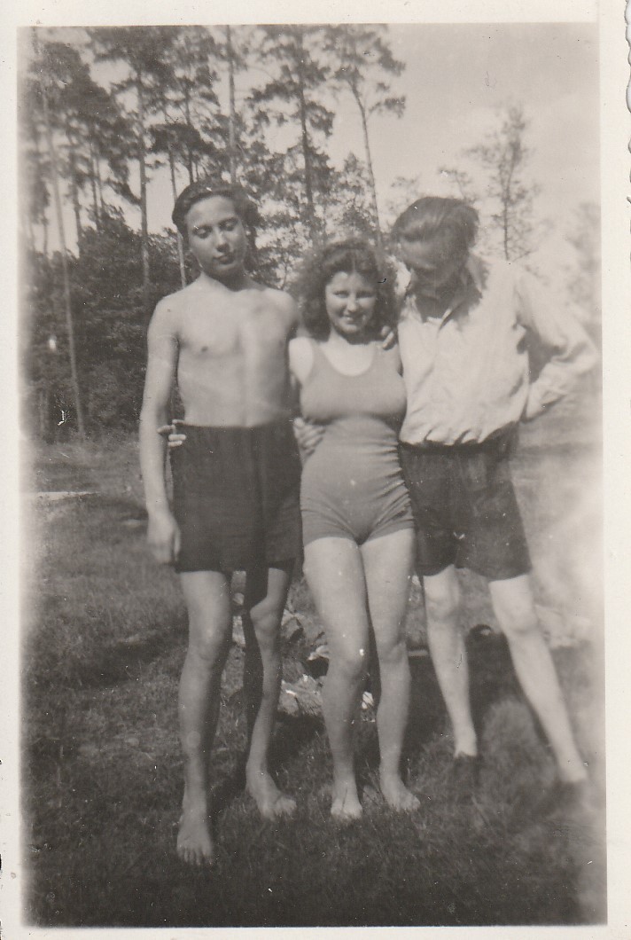 Vintage Photo Beautiful Woman in Swimsuit Snapshot 1940s