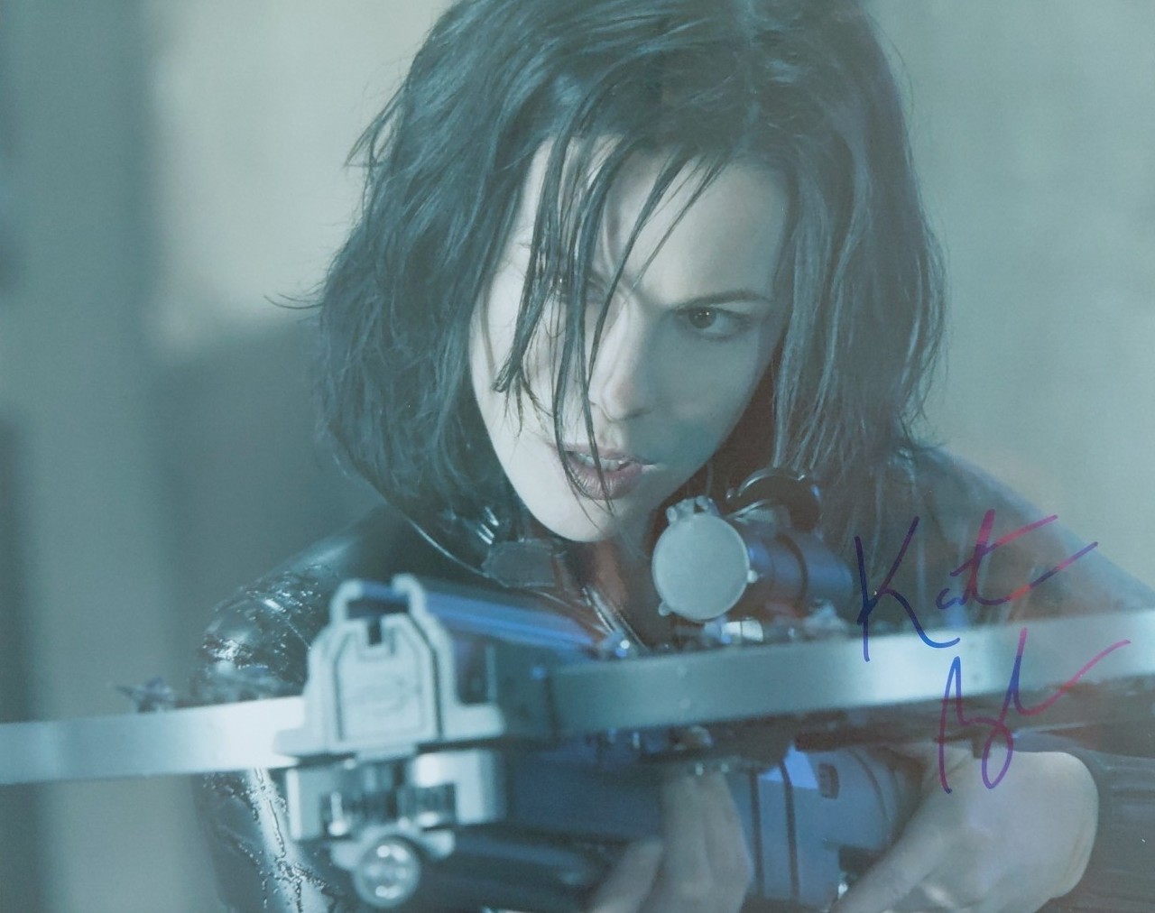 KATE BECKINSALE *–* Actress Hand Signed Autograph COA