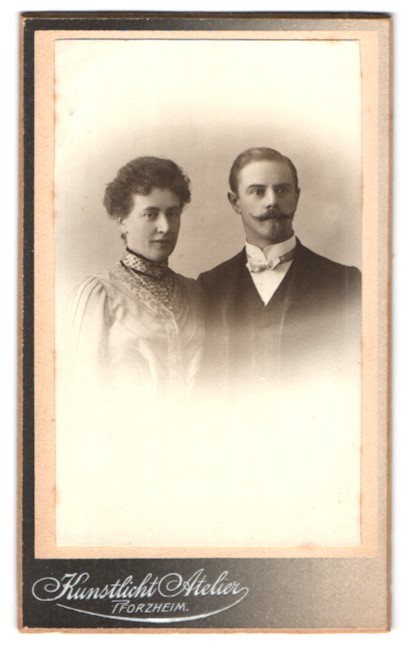 Photography artificial light studio, Pforzheim, Markt 13, she and him in intimate entry