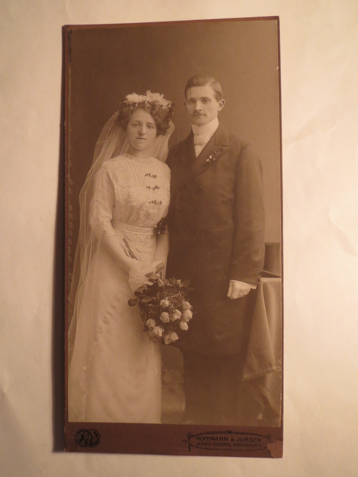Leipzig-Reudnitz-wedding-standing couple-wedding dress/large photo
