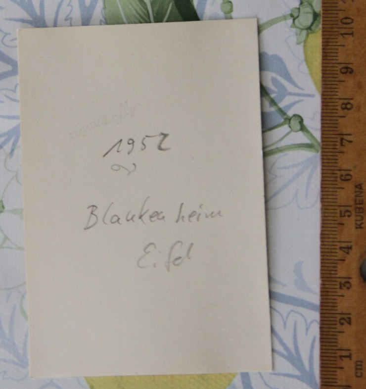 Photo 1952 Blankenheim Eifel Winter VW Beetle Man Vintage AW