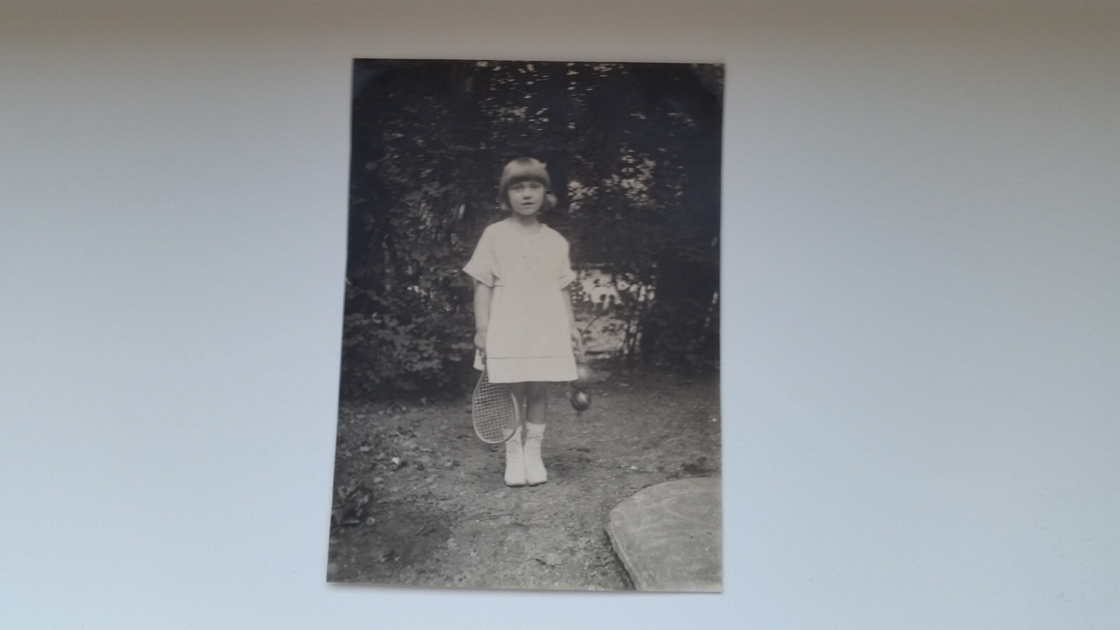 Photo 5R248 pretty girl with ball and bat circa 1940s approx 8x11cm
