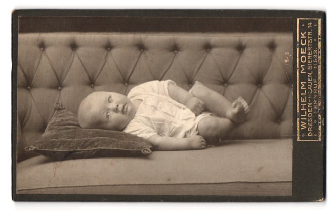 Photograph Wilhelm Moeck, Dresden, Bienerstraße 14, toddler in romper on