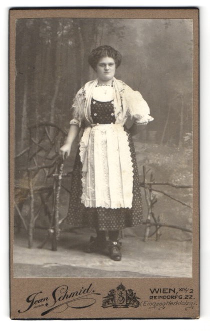 Photograph Jean Schmid, Vienna, Reindorfgasse 22, young woman in traditional clothes
