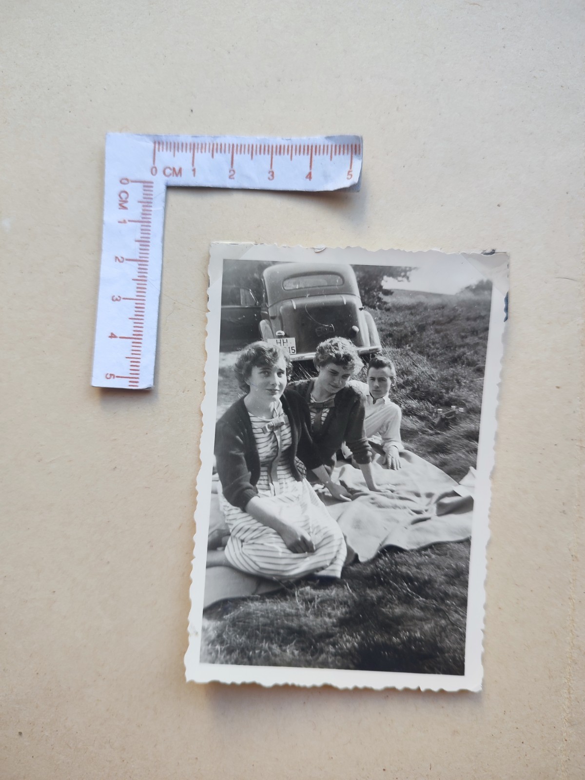 🟠 Vintage Photograph Photo 1950s Picnic Man Woman Car
