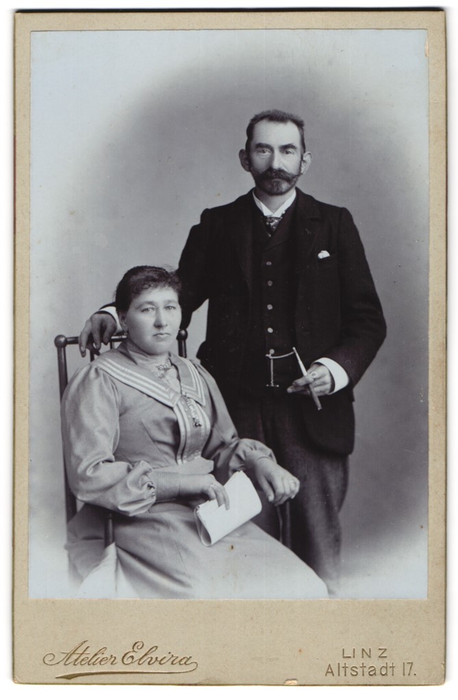 Photography studio Elvira, Linz, old town 17, middle-class couple in fine Au