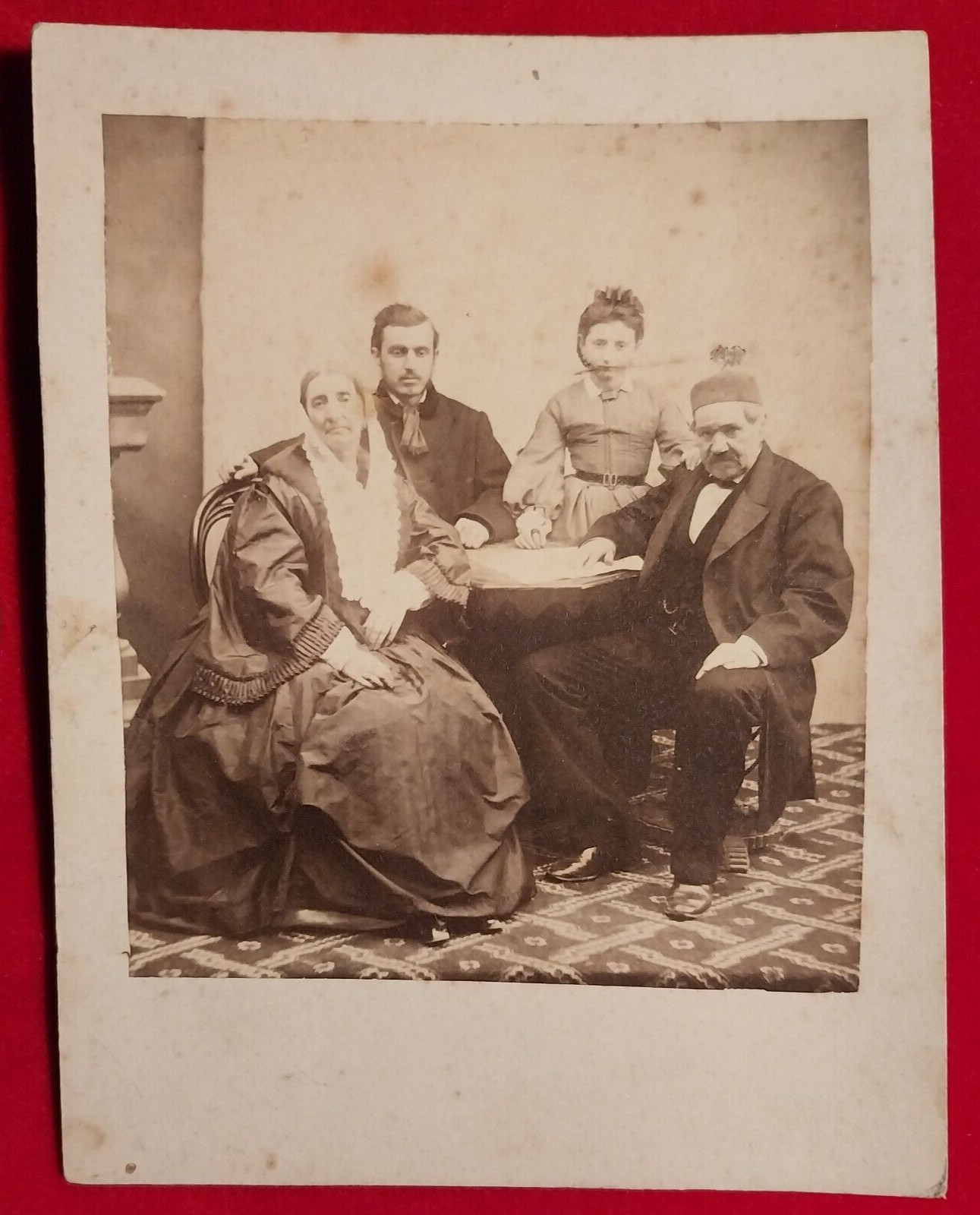 Photo Cdv Cabinet Noble Or Wealthy Family Early 1900s – Anonymous No. 1 (F. G.)