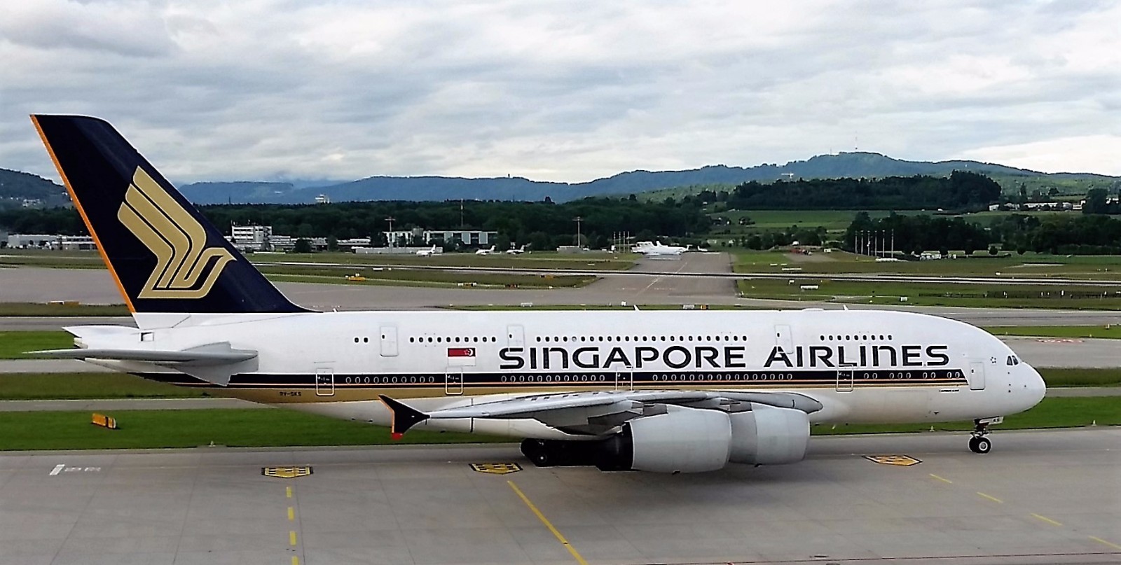 Singapore Airlines A380 at Zürich Kloten Airport