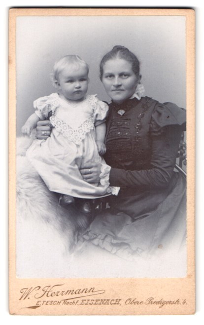 Photograph W. Herrmann, Eisenach, Obere Predigerstr. 4, Portrait Mother in Black