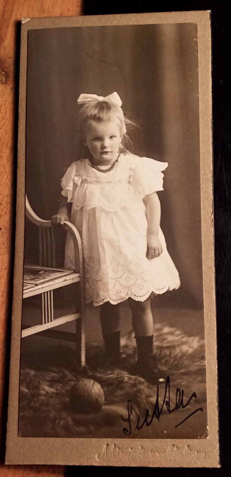Little Girl with Bow in Hair – 1915 Name Sutter? / CDV Miniature Studio