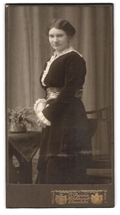 Photograph C. Remde, Eisenach, young commoner in black dress with ruffles