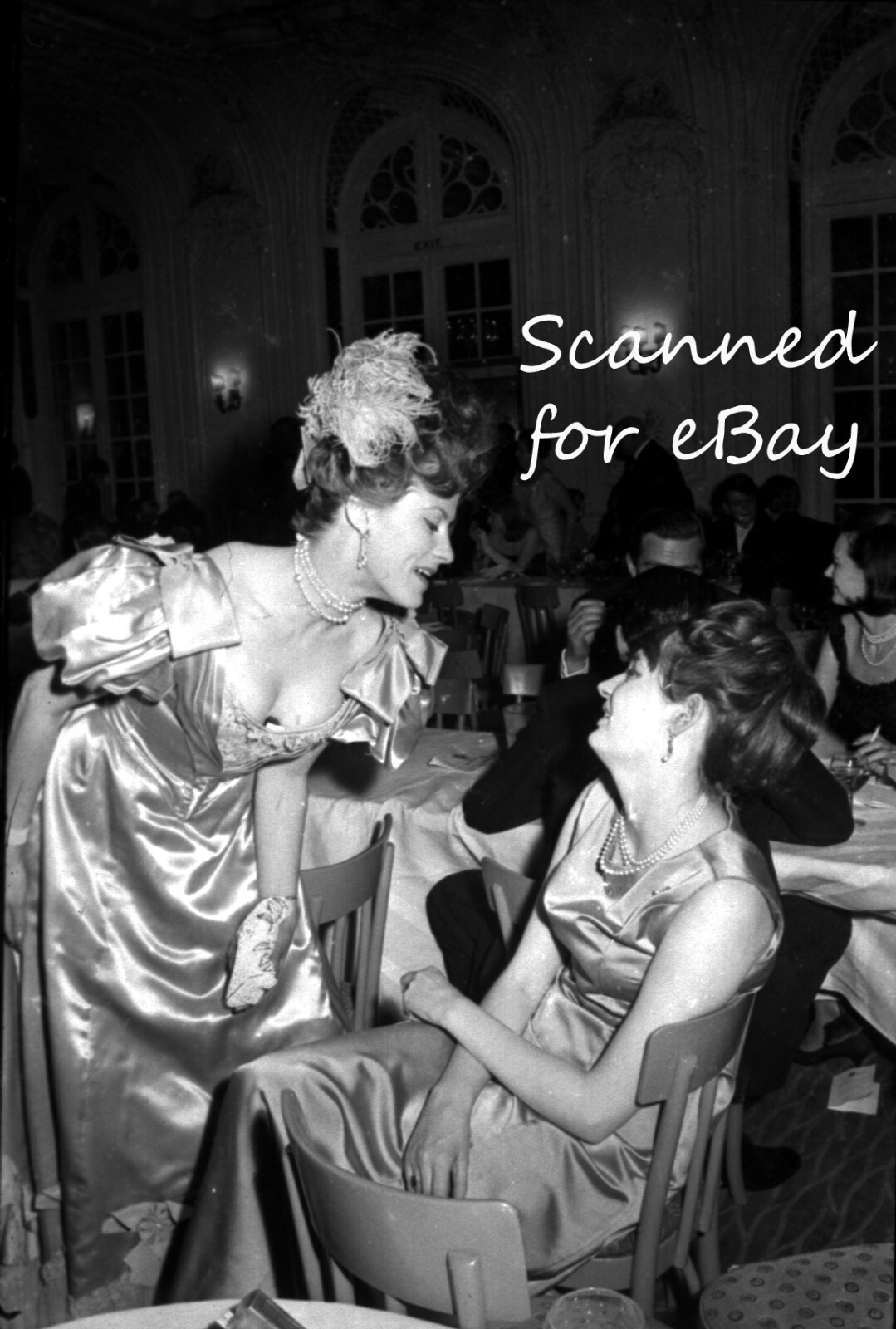 BUSTY RICH WOMEN AT EDWARDIAN BALL IN LONDON – 1 NEGATIVE 1950s