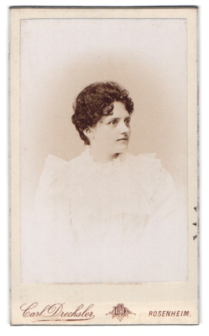 Photograph Carl Drechsler, Rosenheim, Stollstraße 8, portrait of a woman
