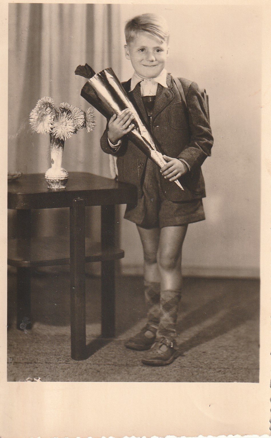 Photo Pretty Boy with School Bag Sugar Bag Snapshot