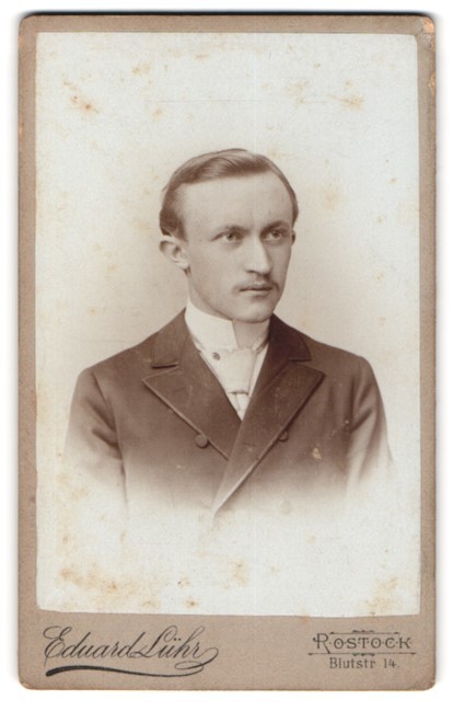 Photography Eduard Lühr, Rostock, Blutstr. 14, Portrait of an Elegant Gentleman