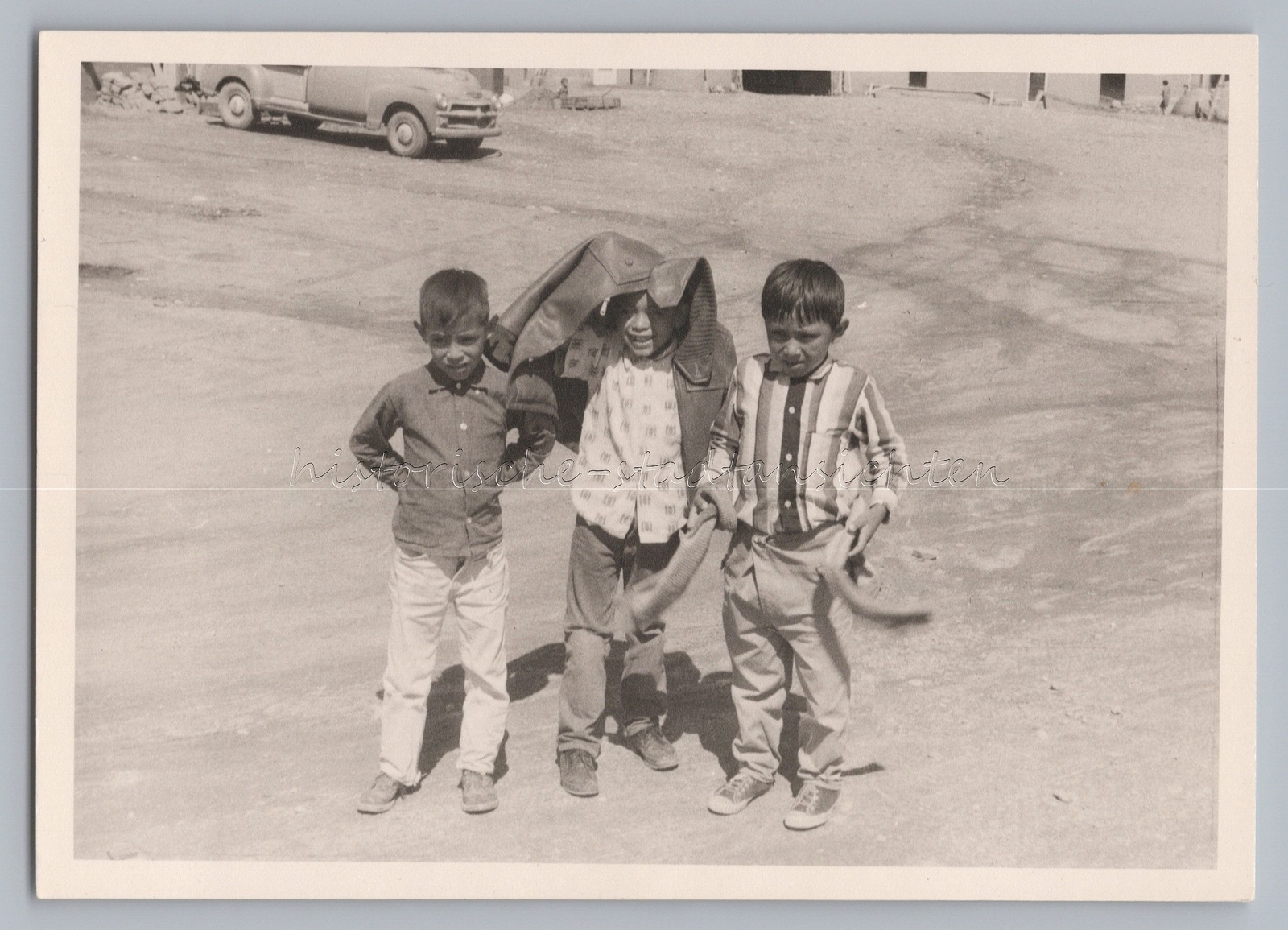Taos Pueblo New Mexico USA 1964 – 3 Boys – Vintage Photo 1960s